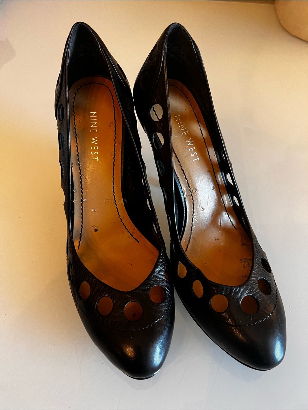 Nine West Black Leather Cutout Pumps Size 7 Round Toe Career Quiet Luxury - Picture 10 of 12